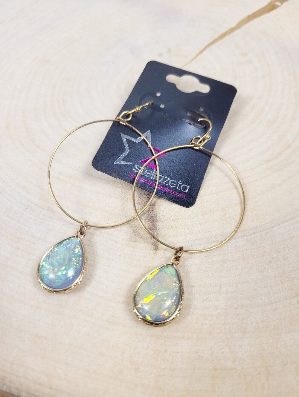 Brand New Gold Tone Blue Stone Dangle Earrings